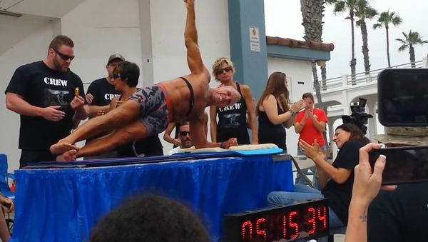 George Hood world record abdominal planking - Sputnik International