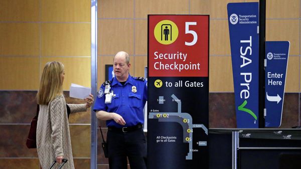 Passenger shows a boarding pass to a TSA agent at a security check-point at Seattle-Tacoma International Airport in SeaTac, Wash - Sputnik International