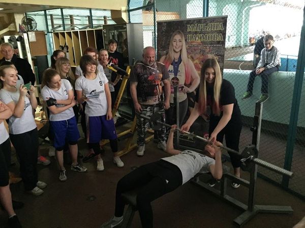 Aleksandr Naumov, Maryana's father, told a Moscow radio station his daughter has lost her sponsorship contract with a US sports nutrition company due to her outreach work with youth in Donbass. Aleksandr Naumov, Maryana's father, told a Moscow radio station his daughter has lost her sponsorship contract with a US sports nutrition company due to her outreach work with youth in Donbass. - Sputnik International