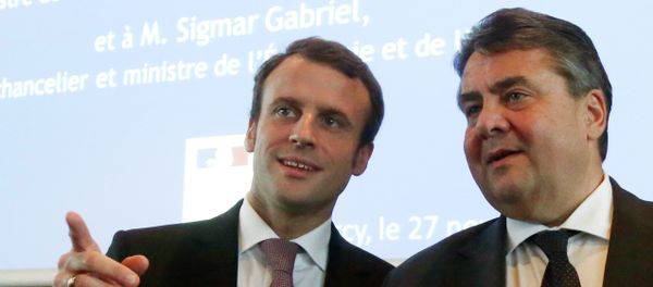German Economy Minister and Vice Chancellor Sigmar Gabriel, right, and French Economy Minister Emmanuel Macron. - Sputnik International