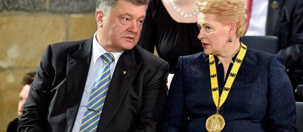 President Petro Poroshenko of Ukraine, left, talks to president Dalia Grybauskaite of Lithuania President Petro Poroshenko of Ukraine, left, talks to president Dalia Grybauskaite of Lithuania - Sputnik International