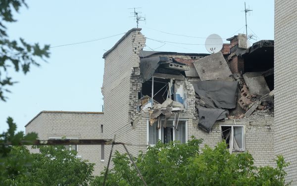 Residential building damaged by the artillery shelling of the city of Mayrinka near Donetsk by Ukrainian forces Residential building damaged by the artillery shelling of the city of Mayrinka near Donetsk by Ukrainian forces - Sputnik International