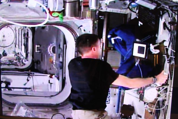 Signals between astronaut Terry Virts and Earth weren't even transmitted directly from the ISS to the ground, but had to pass through a satellite over 30,000 km away over the earth, down to mission control in Houston and across to the European Space Agency's ESTEC technical centre in the Netherlands. - Sputnik International