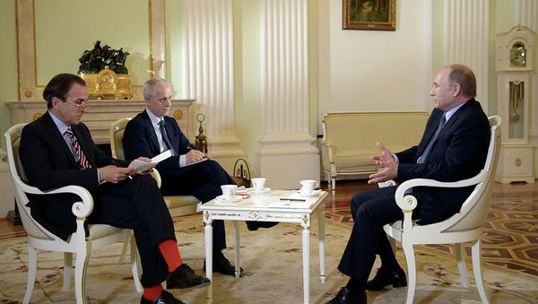 Russian President Vladimir Putin gives an interview to Italian newspaper Il Corriere della Sera ahead of his visit to Milan’s exposition Expo Milano 2015 — Feeding the Planet, Energy for Life. - Sputnik International