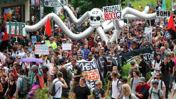Anti-G7 protestors march during a demonstration in Garmisch-Partenkirchen, southern Germany - Sputnik International