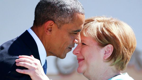German Chancellor Angela Merkel and U.S. President Barack Obama embrace as they visit Kruen, southern Germany, June 7, 2015. Leaders from the Group of Seven (G7) industrial nations meet on Sunday in the Bavarian Alps for a summit overshadowed by Greece's debt crisis and ongoing violence in Ukraine - Sputnik International