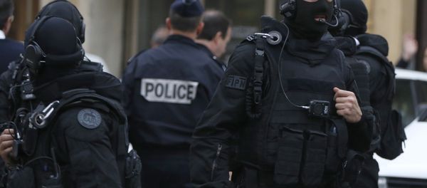 French RAID (Research, Assistance, Intervention, Deterrence) police gather near the site in Nice, south-eastern France, on April 27, 2015 French RAID (Research, Assistance, Intervention, Deterrence) police gather near the site in Nice, south-eastern France, on April 27, 2015 - Sputnik International