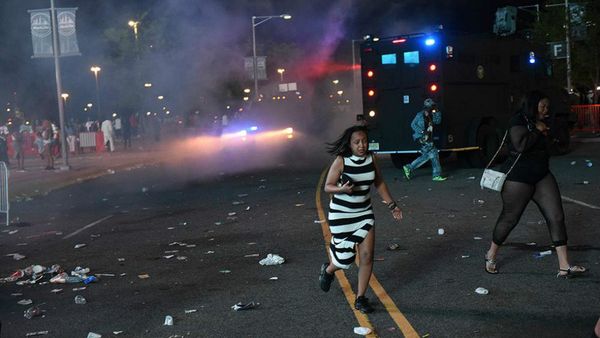 Video shows riots breaking out at MetLife stadium. Additional police en-route. Video shows riots breaking out at MetLife stadium. Additional police en-route. - Sputnik International