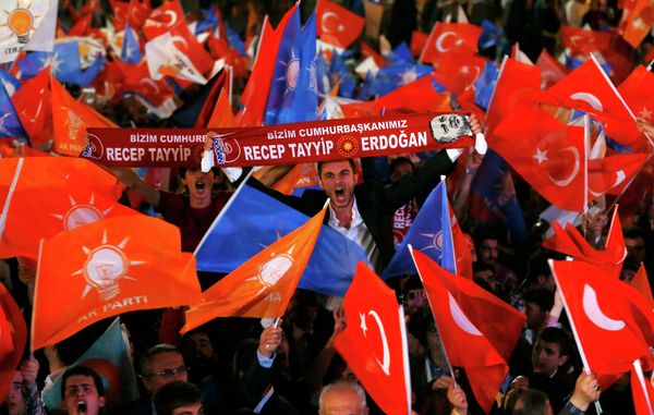 Supporters wave Turkish national and party flags outside the AK Party headquarters in Ankara, Turkey, June 7, 2015 Supporters wave Turkish national and party flags outside the AK Party headquarters in Ankara, Turkey, June 7, 2015 - Sputnik International