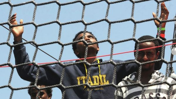 A migrant opens his arms as he waits to disembark from the German Navy ship Hessen at the Palermo harbor, Italy. A migrant opens his arms as he waits to disembark from the German Navy ship Hessen at the Palermo harbor, Italy. - Sputnik International