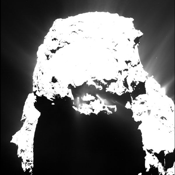 Comet 67P/Churyumov-Gerasimenko on 25 April 2015 from a distance of approximately 93 kilometres, seen through the narrow-angle OSIRIS camera on Rosetta. The image shows jets emanating from the comet’s small lobe after nightfall. Comet 67P/Churyumov-Gerasimenko on 25 April 2015 from a distance of approximately 93 kilometres, seen through the narrow-angle OSIRIS camera on Rosetta. The image shows jets emanating from the comet’s small lobe after nightfall. - Sputnik International