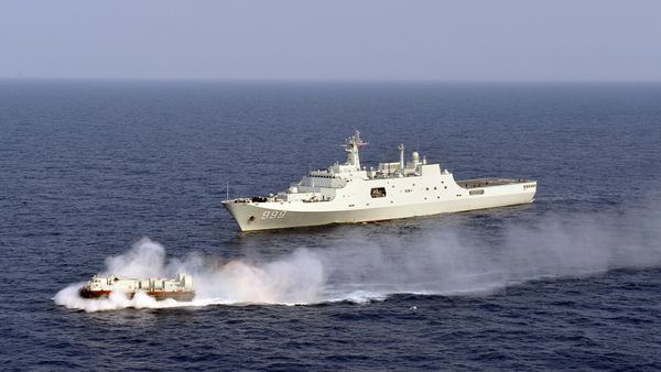 China's amphibious ship Jinggangshan is seen during a coordination training with a hovercraft in waters near south China's Hainan Province in the South China Sea. - Sputnik International