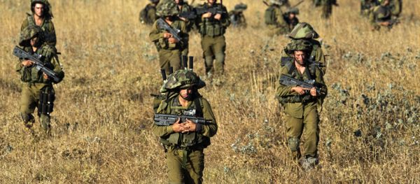 Israeli soldiers from the Golani Brigade take part in a military exercise in the Israeli-annexed Golan Heights near the border with Syria on June 26, 2013 Israeli soldiers from the Golani Brigade take part in a military exercise in the Israeli-annexed Golan Heights near the border with Syria on June 26, 2013 - Sputnik International