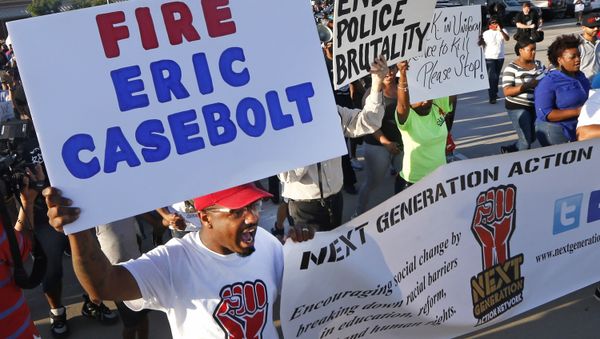 Protestors march Monday, June 8, 2015, during a demonstration in response to an incident at a community pool involving McKinney police officers. - Sputnik International