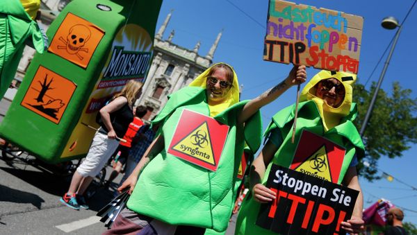 Demonstrators demand to stop the TTIP negotiations during a protest against the upcoming G-7 in Munich, southern Germany, Thursday, June 4, 2015 - Sputnik International