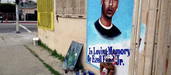 In this Dec. 30, 2014, file photo, a street side memorial with a painted portrait of Ezell Ford near where he was shot when police confronted him on Aug. 11, 2014, is shown on a street near his home in South Los Angeles. In this Dec. 30, 2014, file photo, a street side memorial with a painted portrait of Ezell Ford near where he was shot when police confronted him on Aug. 11, 2014, is shown on a street near his home in South Los Angeles. - Sputnik International