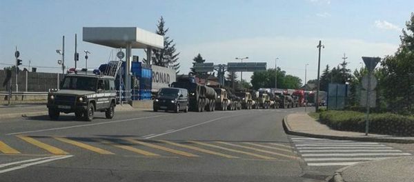 Mysterious military vehicles on the Hungarian-Ukrainian border. - Sputnik International