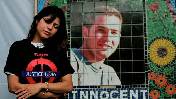 Vivian Figueiredo, cousin of Jean Charles de Menezes, marking the fourth anniversary of his death, attends a ceremony to unveil his memorial. Vivian Figueiredo, cousin of Jean Charles de Menezes, marking the fourth anniversary of his death, attends a ceremony to unveil his memorial. - Sputnik International