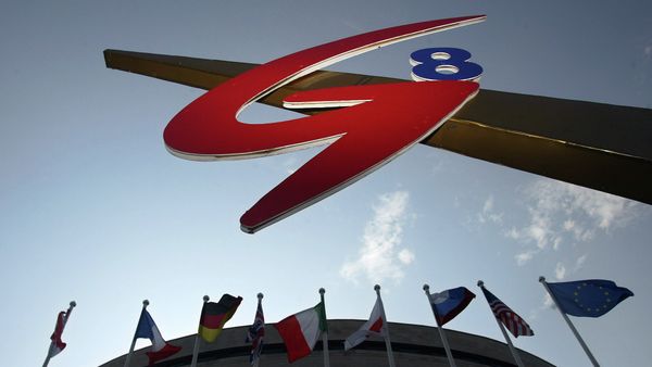 National flags of the G8 countries and the flag of the European Union fly near a logo of the G-8 summit in St. Petersburg, Thursday, July 13, 2006 - Sputnik International
