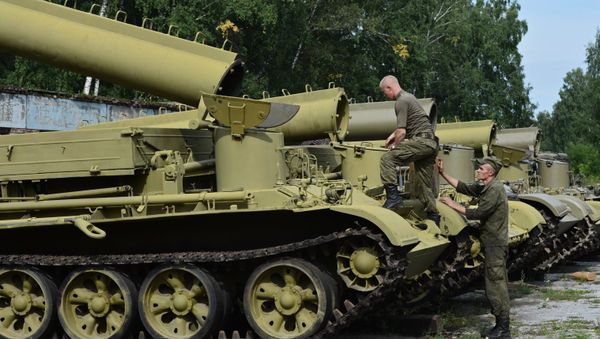 Soldiers at a military equipment storage, maintenance and repair facility in Novosibirsk - Sputnik International