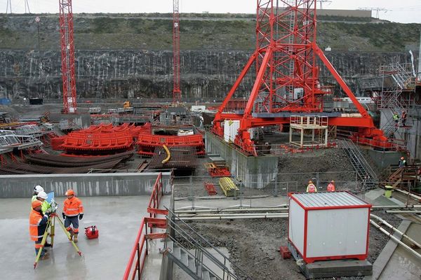 Workers are seen on a construction site of France's first new generation nuclear reactor in Flamanville, northwestern France. Workers are seen on a construction site of France's first new generation nuclear reactor in Flamanville, northwestern France. - Sputnik International