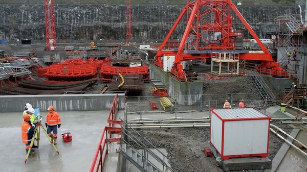 Workers are seen on a construction site of France's first new generation nuclear reactor in Flamanville, northwestern France. Workers are seen on a construction site of France's first new generation nuclear reactor in Flamanville, northwestern France. - Sputnik International