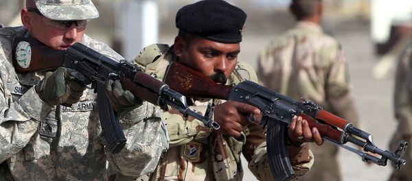 An American military trainer instructs an Iraqi soldier during an exercise on approaching and clearing buildings at the Taji base complex, which hosts Iraqi and US troops and is located north of the capital Baghdad, on January 7, 2015 An American military trainer instructs an Iraqi soldier during an exercise on approaching and clearing buildings at the Taji base complex, which hosts Iraqi and US troops and is located north of the capital Baghdad, on January 7, 2015 - Sputnik International