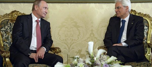 Russian President Vladimir Putin, left, and Italian President Sergio Mattarella at their meeting in Rome, June 10, 2015 - Sputnik International
