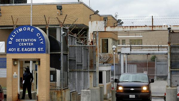 Prisoner transport van departs from the Baltimore City Detention Center, in Baltimore Prisoner transport van departs from the Baltimore City Detention Center, in Baltimore - Sputnik International