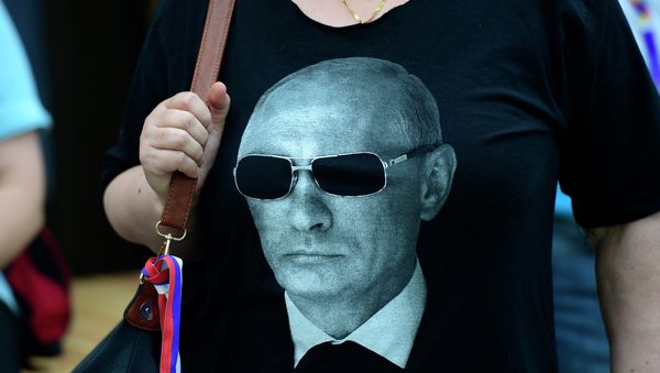 A woman wears a tee-shirt showing a portrait of Russian President Vladimir Putin before his arrival at the Expo Milano 2015, the universal exhibition A woman wears a tee-shirt showing a portrait of Russian President Vladimir Putin before his arrival at the Expo Milano 2015, the universal exhibition - Sputnik International