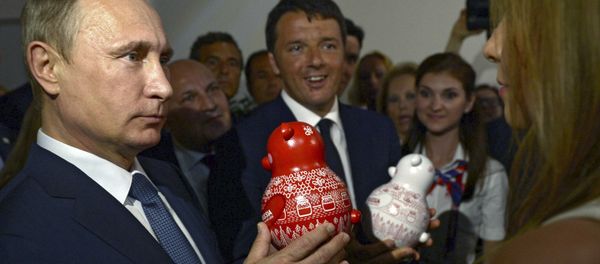 Russian President Vladimir Putin (L) and Italian Prime Minister Matteo Renzi (C) visit the Russia pavilion at the Expo 2015 global fair in Milan, northern Italy, June 10, 2015 Russian President Vladimir Putin (L) and Italian Prime Minister Matteo Renzi (C) visit the Russia pavilion at the Expo 2015 global fair in Milan, northern Italy, June 10, 2015 - Sputnik International