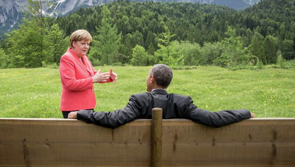 German Chancellor Angela Merkel speaks with US President Barack Obama German Chancellor Angela Merkel speaks with US President Barack Obama - Sputnik International