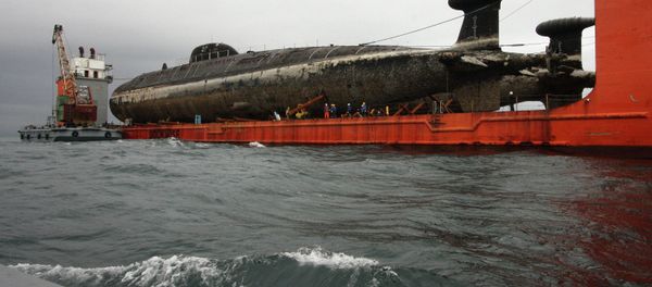 Two nuclear submarines delivered to Zvezda plant for recycling - Sputnik International
