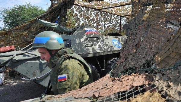 Russian peacekeepers' checkpoint at entrance to Bender - Sputnik International