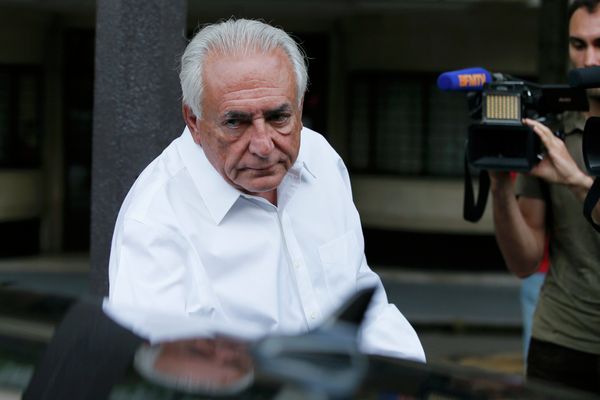 Former FMI head Dominique Strauss-Kahn enters his car as he leaves his apartment in Paris, France, June 12, 2015. - Sputnik International