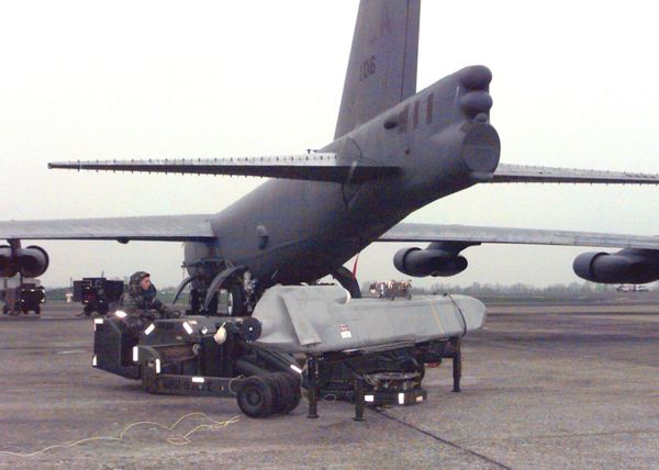 An airman secures an Air Launch Cruise Missile (ALCM) during a maintenance inspection aboard a B-52H Stratofortress, at RAF Fairford, UK. File photo. An airman secures an Air Launch Cruise Missile (ALCM) during a maintenance inspection aboard a B-52H Stratofortress, at RAF Fairford, UK. File photo. - Sputnik International