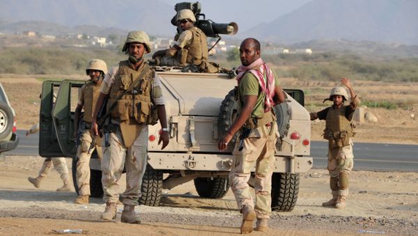 Saudi soldiers standing near the Yemeni border. - Sputnik International