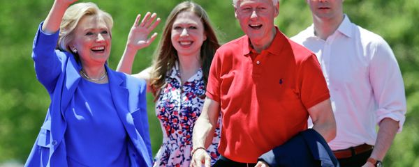 Democratic presidential candidate former Secretary of State Hillary Rodham Clinton waves to supporters as her husband former President Bill Clinton, second from right, Chelsea Clinton, second from left, and her husband Marc Mezvinsky, join on stage Saturday, June 13, 2015, on Roosevelt Island in New York Democratic presidential candidate former Secretary of State Hillary Rodham Clinton waves to supporters as her husband former President Bill Clinton, second from right, Chelsea Clinton, second from left, and her husband Marc Mezvinsky, join on stage Saturday, June 13, 2015, on Roosevelt Island in New York - Sputnik International