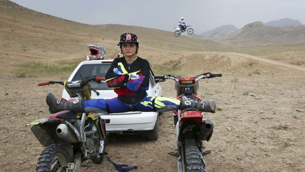 Born to Whizz: Female Iranian Biker Fulfills Her Dreams - Sputnik International