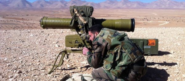 A Syrian soldier aims a rocket launcher towards rebel locations in the Qalamoun region - Sputnik International