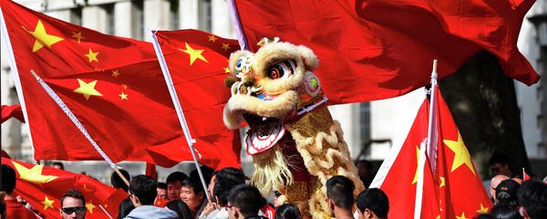 Chinese students hold a puppet depicting a dragon and wave their national flags Chinese students hold a puppet depicting a dragon and wave their national flags - Sputnik International