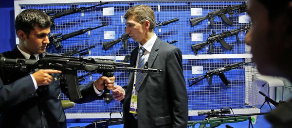 A Russian exhibitor from Kalashnikov, center, explains the working of an AK-104 at the 8th International Land and Naval Defense system exhibition, in New Delhi, India, Thursday, Feb. 6, 2014 A Russian exhibitor from Kalashnikov, center, explains the working of an AK-104 at the 8th International Land and Naval Defense system exhibition, in New Delhi, India, Thursday, Feb. 6, 2014 - Sputnik International