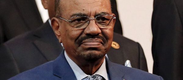 Sudan's President Omar al-Bashir prepares for a group photograph ahead of the African Union summit in Johannesburg June 14, 2015 - Sputnik International