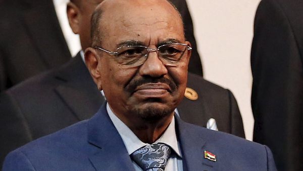 Sudan's President Omar al-Bashir prepares for a group photograph ahead of the African Union summit in Johannesburg June 14, 2015 - Sputnik International