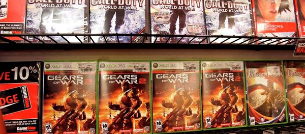 Popular game titles Call of Duty and Gears of War 2 on display Popular game titles Call of Duty and Gears of War 2 on display - Sputnik International