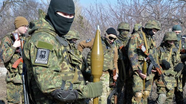 Fighters of Ukrainian volonteer Azov battalion take part in military exercises not far southeastern Ukrainian city of Mariupol, on February 27, 2015 Fighters of Ukrainian volonteer Azov battalion take part in military exercises not far southeastern Ukrainian city of Mariupol, on February 27, 2015 - Sputnik International