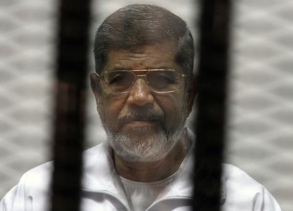 Egyptian ousted Islamist president Mohamed Morsi looks on from behind the defendants cage during is trial on May 8, 2014 Egyptian ousted Islamist president Mohamed Morsi looks on from behind the defendants cage during is trial on May 8, 2014 - Sputnik International