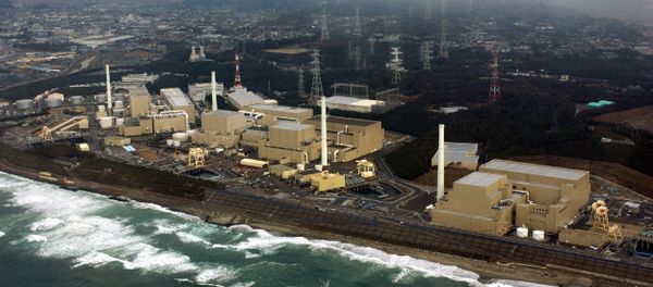 This aerial view, taken on February 2005, shows Chubu Electric Power's Hamaoka nuclear power plant at Omaezaki city in Shizuoka prefecture, 200km west of Tokyo - Sputnik International