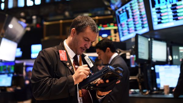 A trader works on the floor of the New York Stock Exchange (NYSE) on October 17, 2014 in New York A trader works on the floor of the New York Stock Exchange (NYSE) on October 17, 2014 in New York - Sputnik International