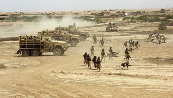 Iraqi, US and Spanish soldiers participate in a training mission outside Baghdad, Iraq Iraqi, US and Spanish soldiers participate in a training mission outside Baghdad, Iraq - Sputnik International